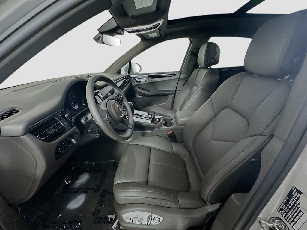 New 2026 Porsche Macan Turbo AWD/4WD image 5