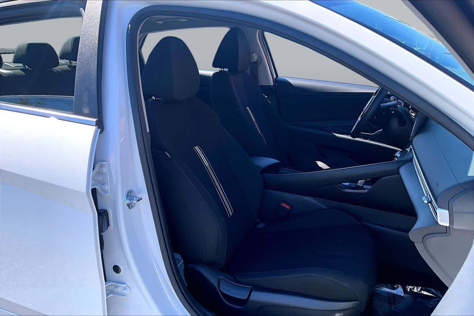 Used 2025 Hyundai Elantra SEL FWD image 9