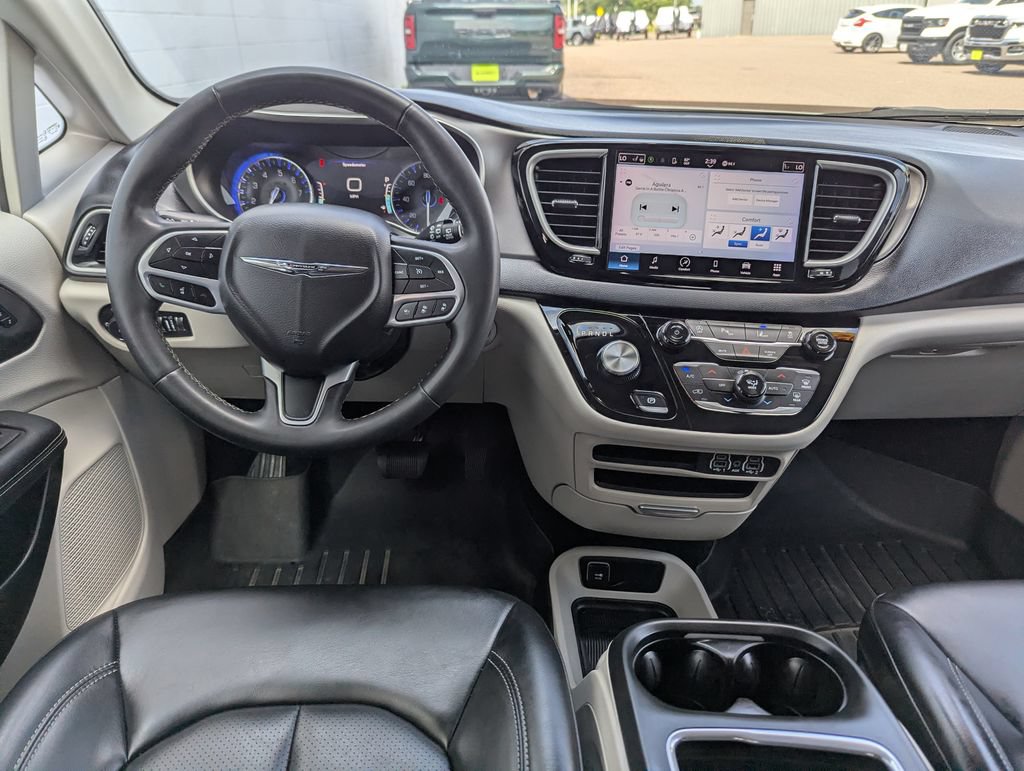 Used 2023 Chrysler Pacifica Touring-L FWD image 31