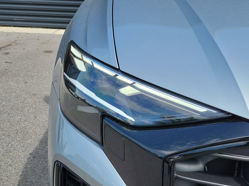 Used 2024 Audi Q8 Premium image 15