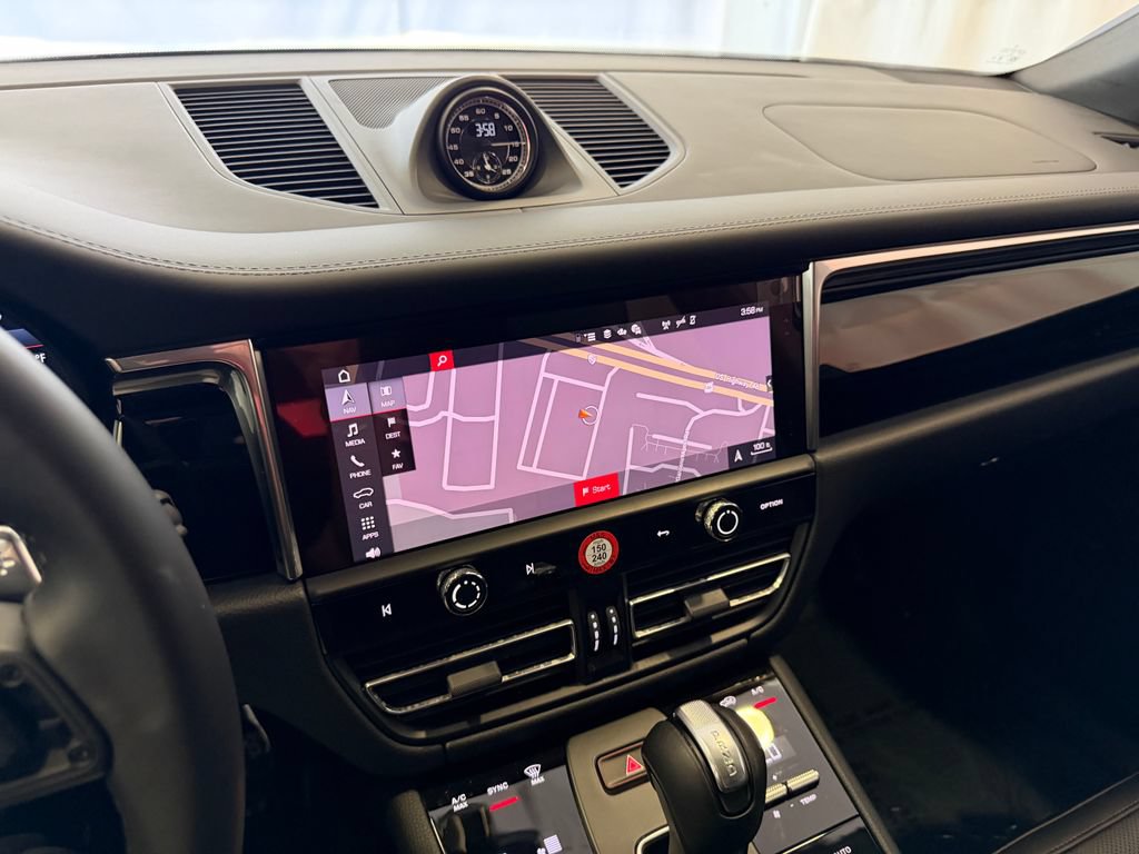 Certified 2026 Porsche Macan AWD/4WD image 23
