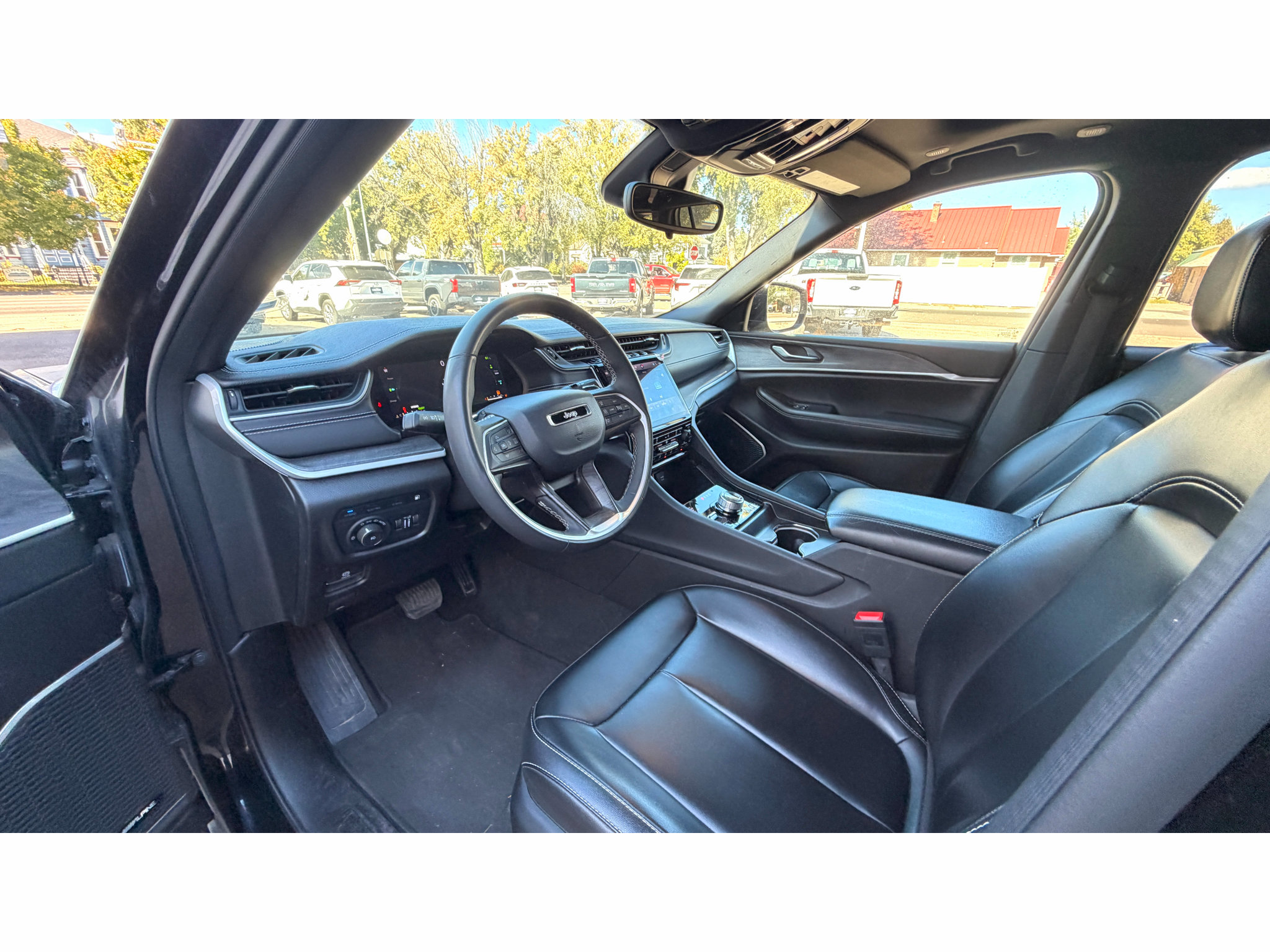 Used 2024 Jeep Grand Cherokee Limited 4xe AWD/4WD image 16