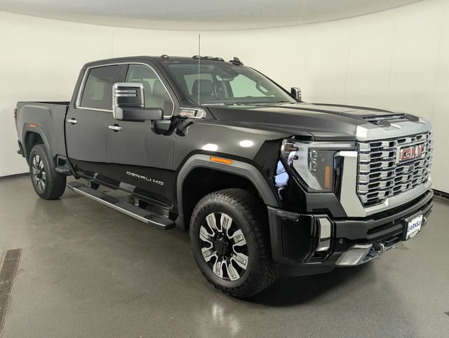 Used 2025 GMC Sierra 2500 Denali w/ Technology Package AWD/4WD image 2