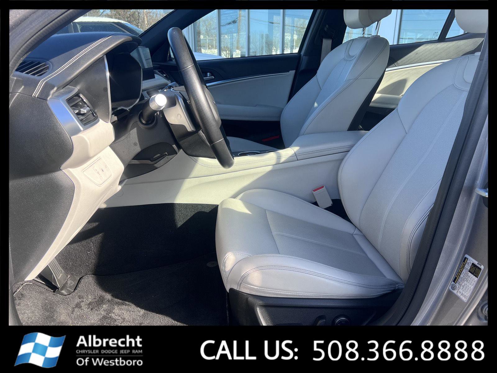 Used 2025 Genesis G70 2.5T image 10