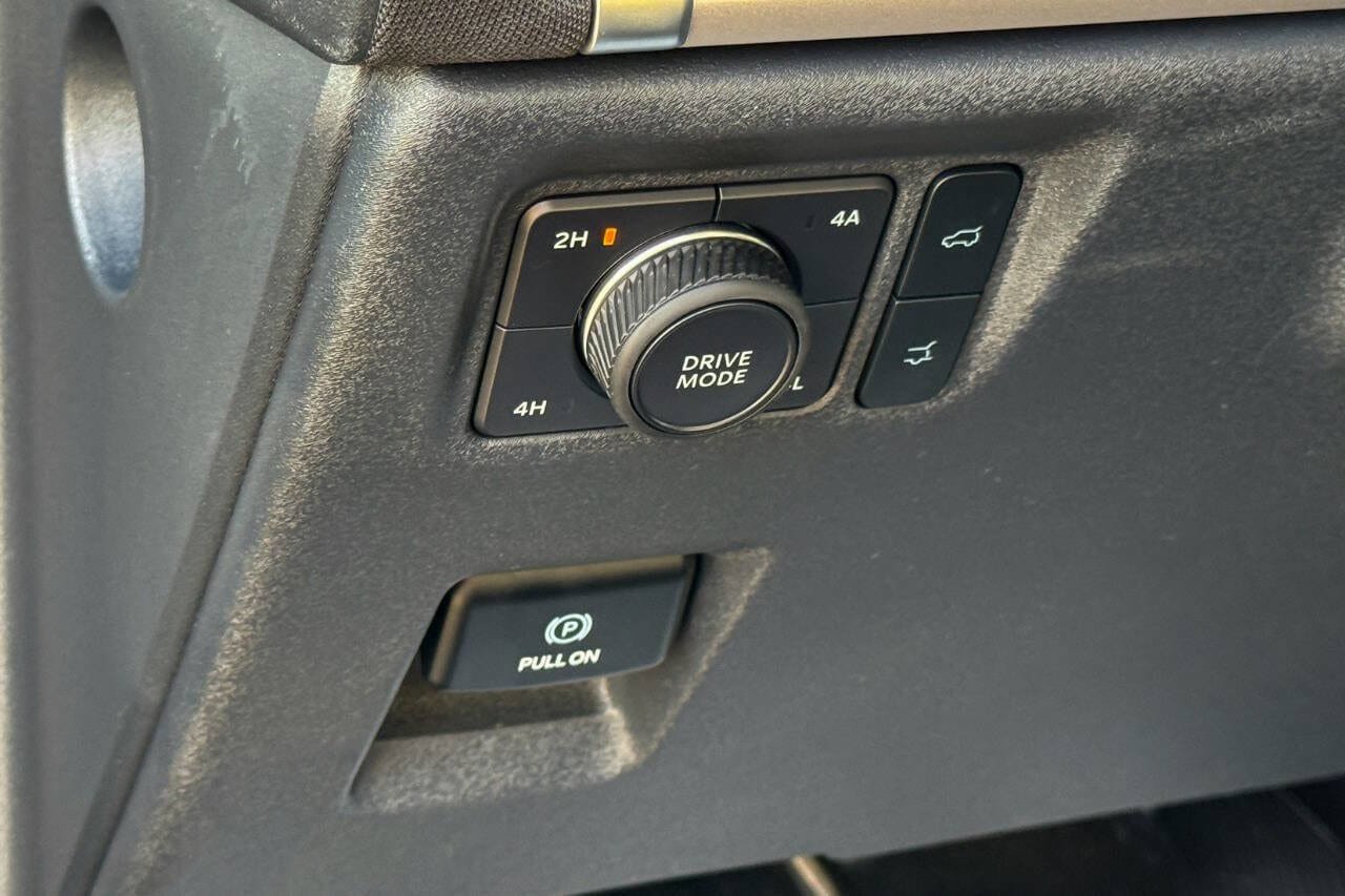 Used 2025 Ford Expedition Active AWD/4WD image 28
