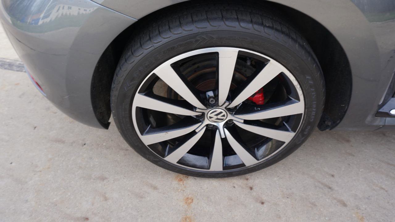 Used 2014 Volkswagen Beetle R-Line image 11