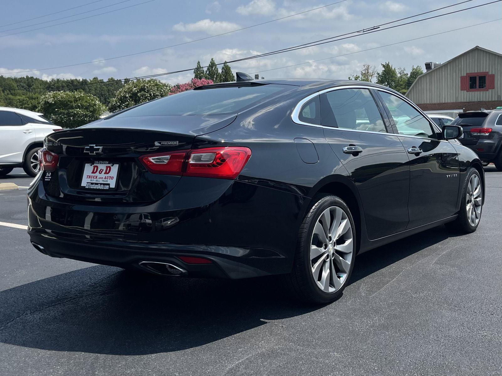 Used 2018 Chevrolet Malibu Premier w/ Premier Sun and Wheel Package FWD image 2