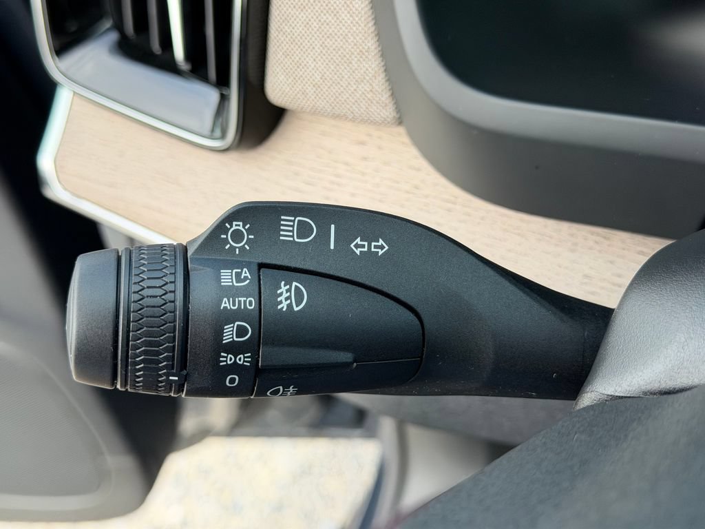 New 2026 Volvo XC90 B6 Plus w/ Protection Package Premier AWD/4WD image 29
