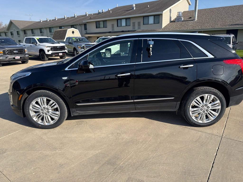 Used 2019 Cadillac XT5 Premium Luxury AWD/4WD image 2