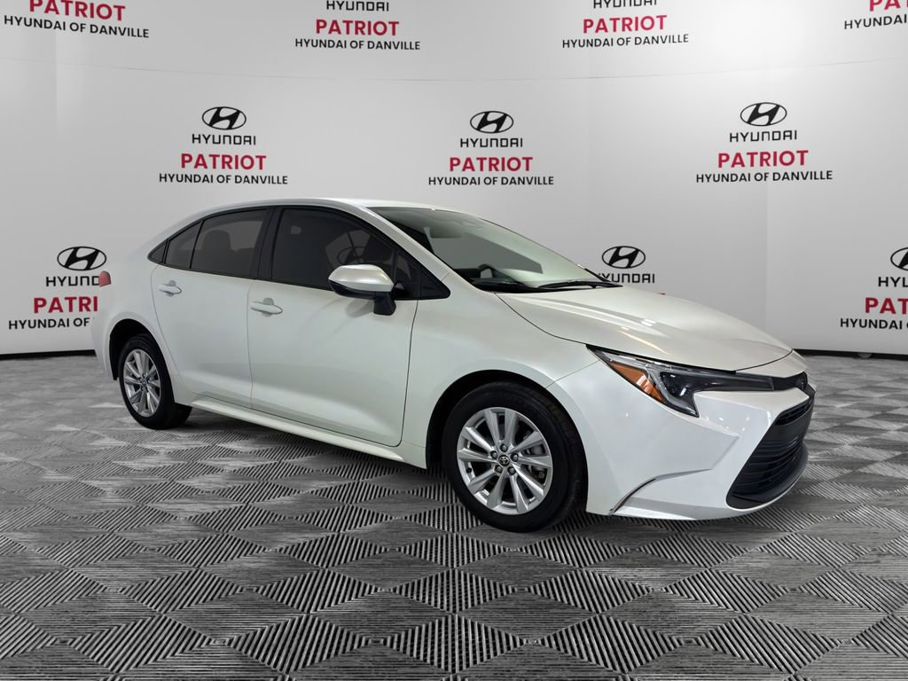 Used 2024 Toyota Corolla LE w/ LE Convenience Package image 4