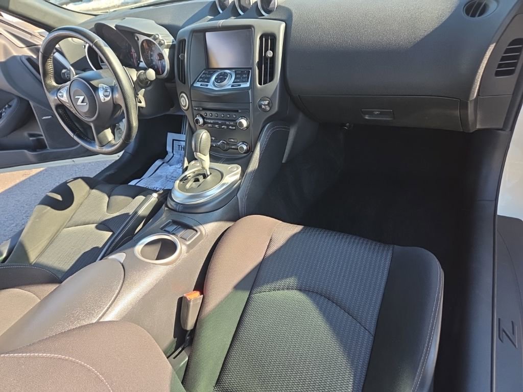 Used 2016 Nissan 370Z w/ Sport Package image 22