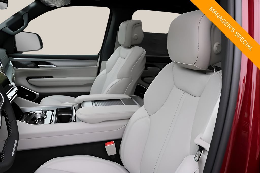 New 2025 Jeep Wagoneer L Series II AWD/4WD image 13