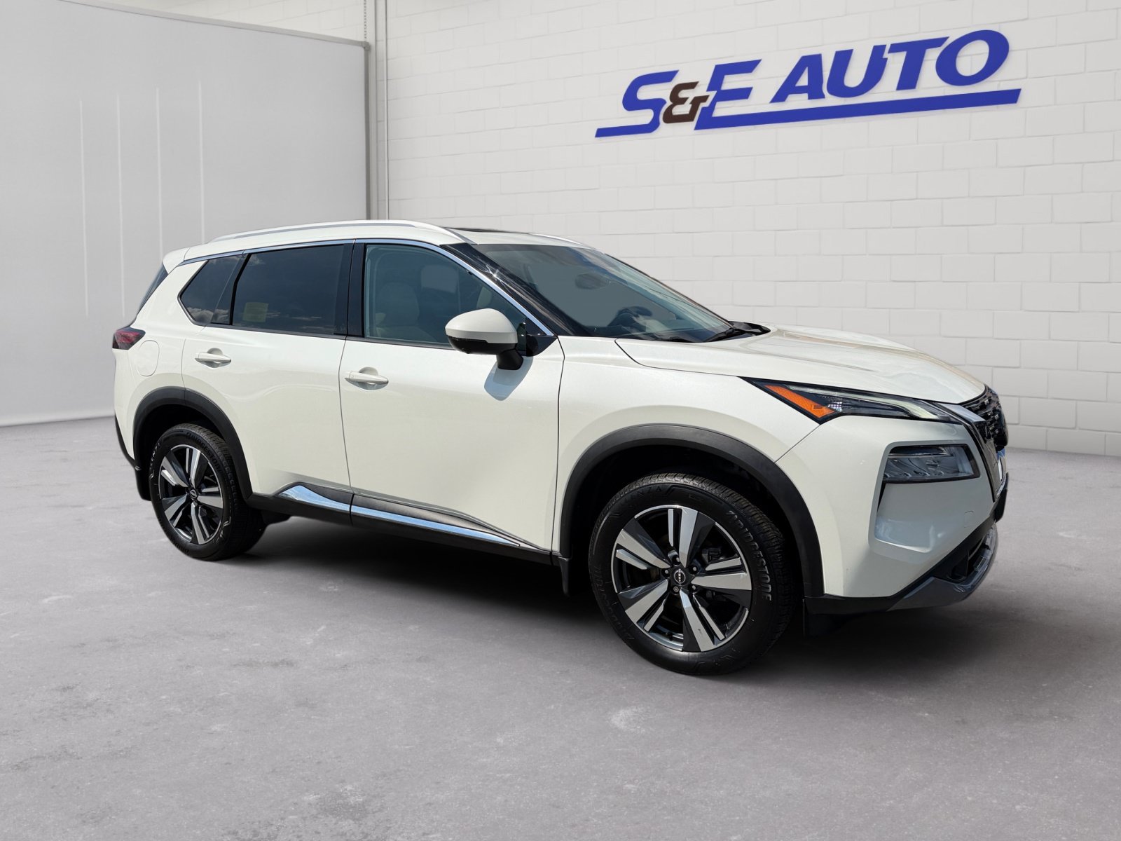 Used 2023 Nissan Rogue SL AWD/4WD image 6