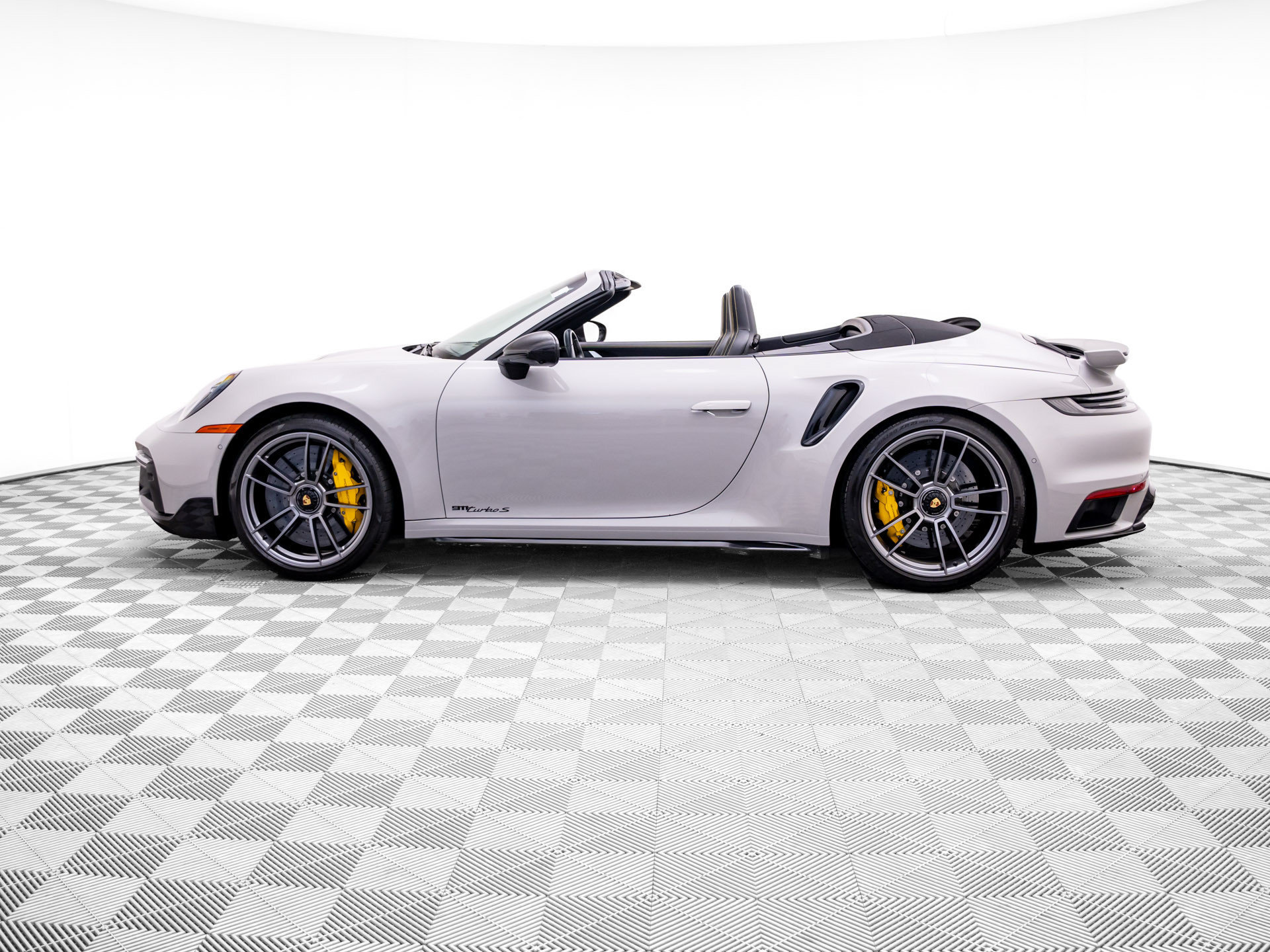 Certified 2022 Porsche 911 Turbo S AWD/4WD image 2