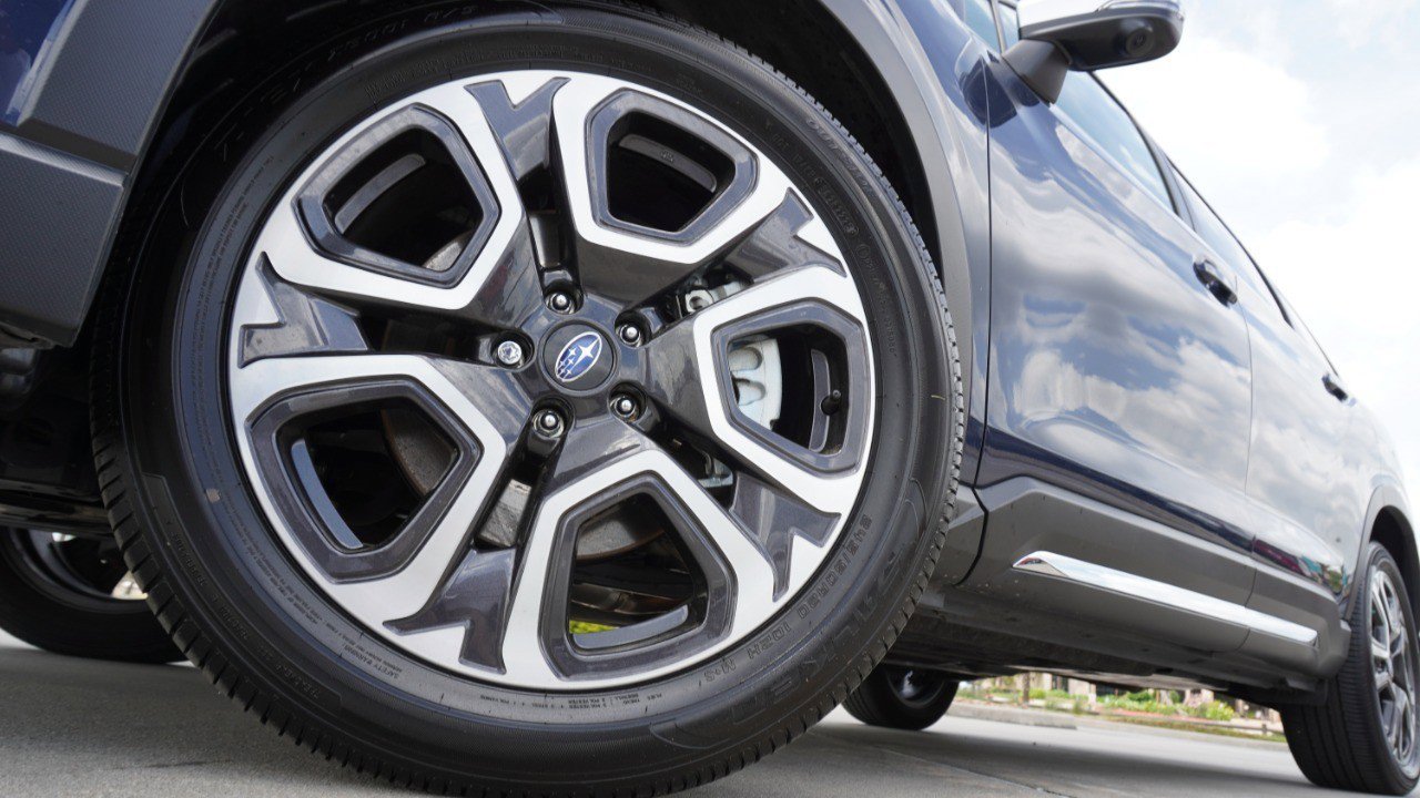 Used 2023 Subaru Ascent Limited w/ Technology Package AWD/4WD image 11