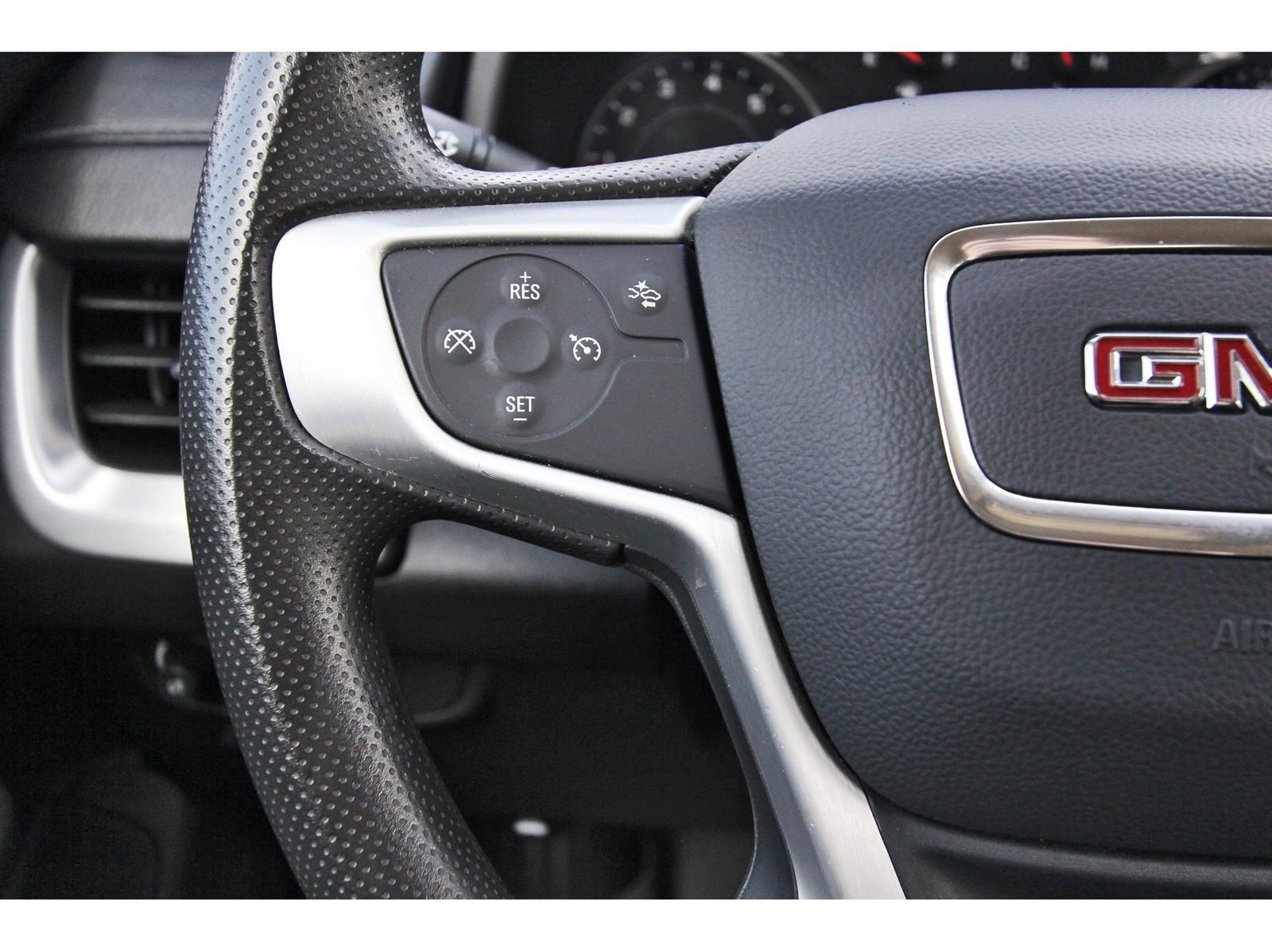 Used 2022 GMC Terrain SLE w/ Driver Convenience Package image 15