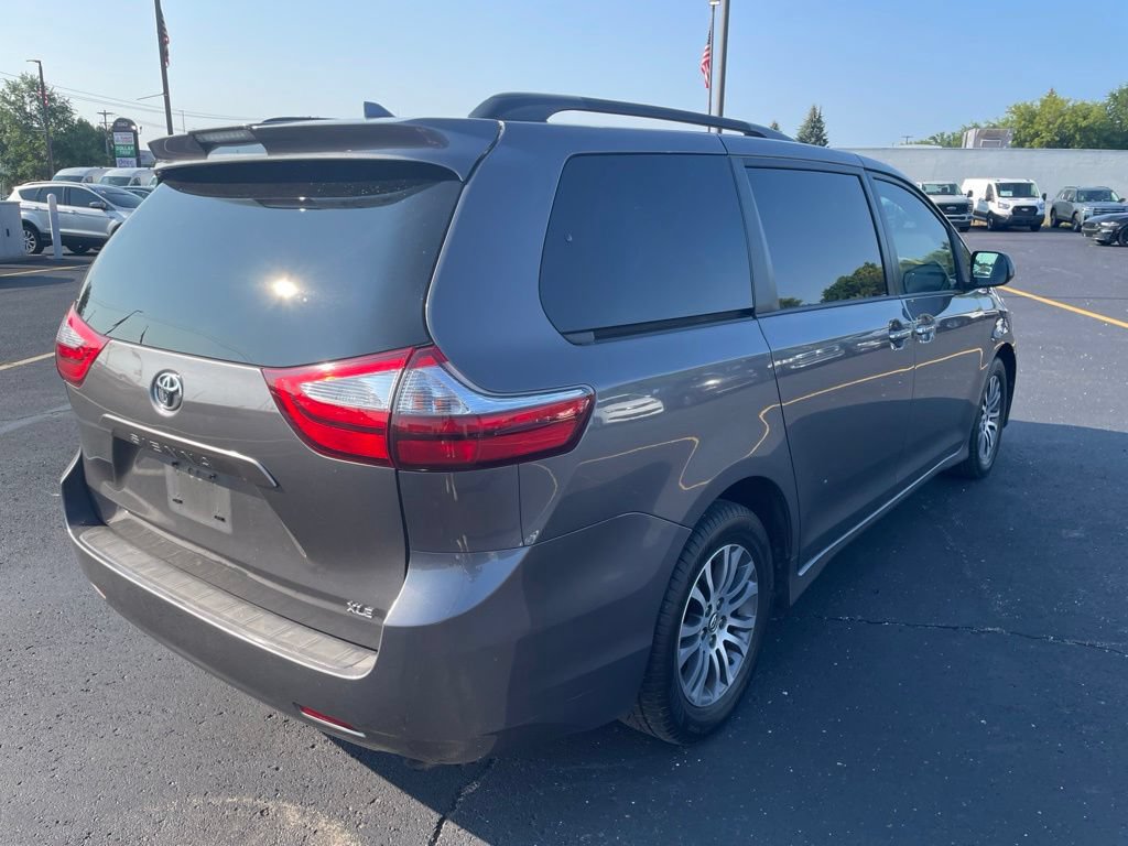 Used 2018 Toyota Sienna XLE FWD image 5