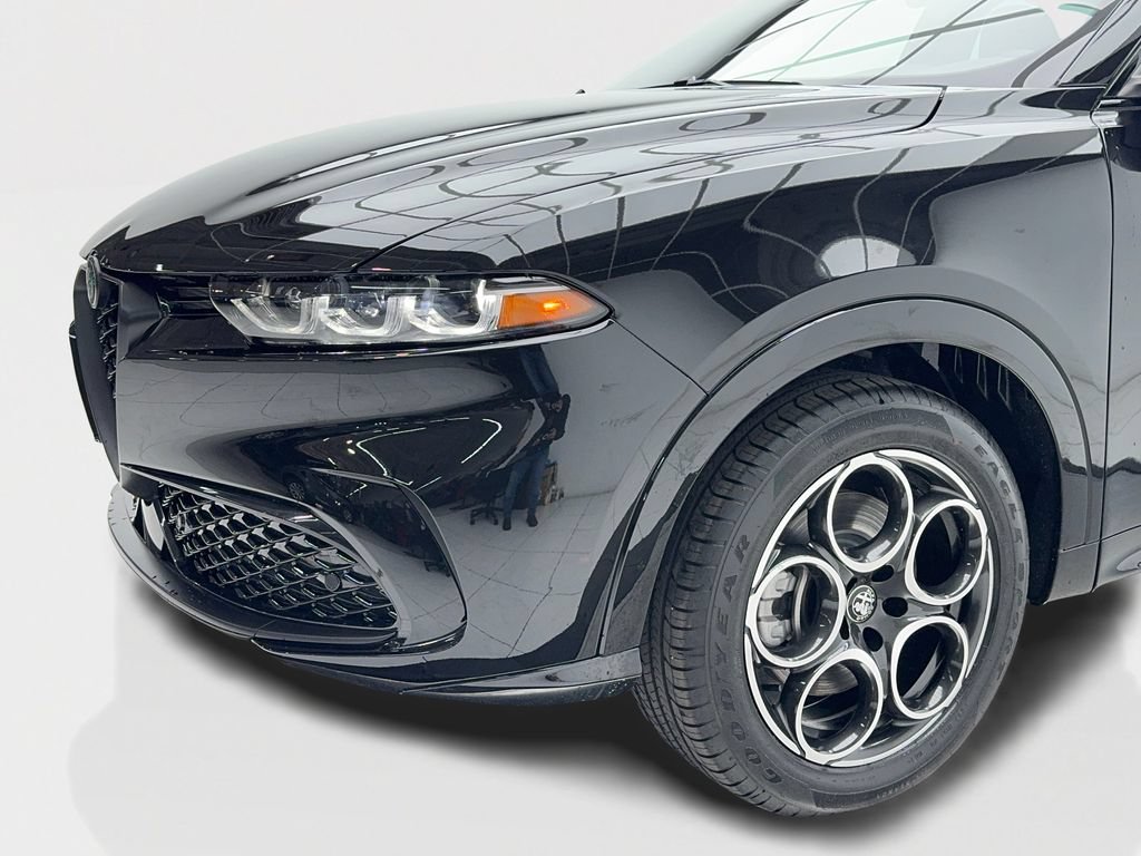 New 2025 Alfa Romeo Tonale w/ Premium Package AWD/4WD image 6