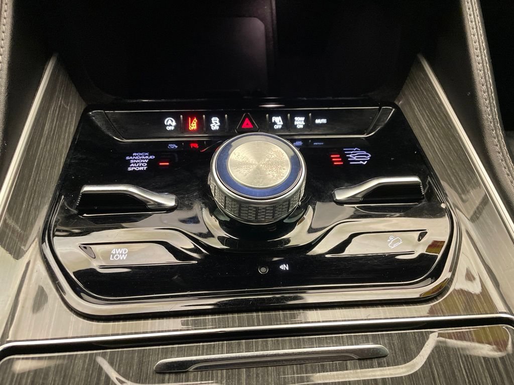 Certified 2022 Jeep Wagoneer Series III w/ Premium Group I AWD/4WD image 15