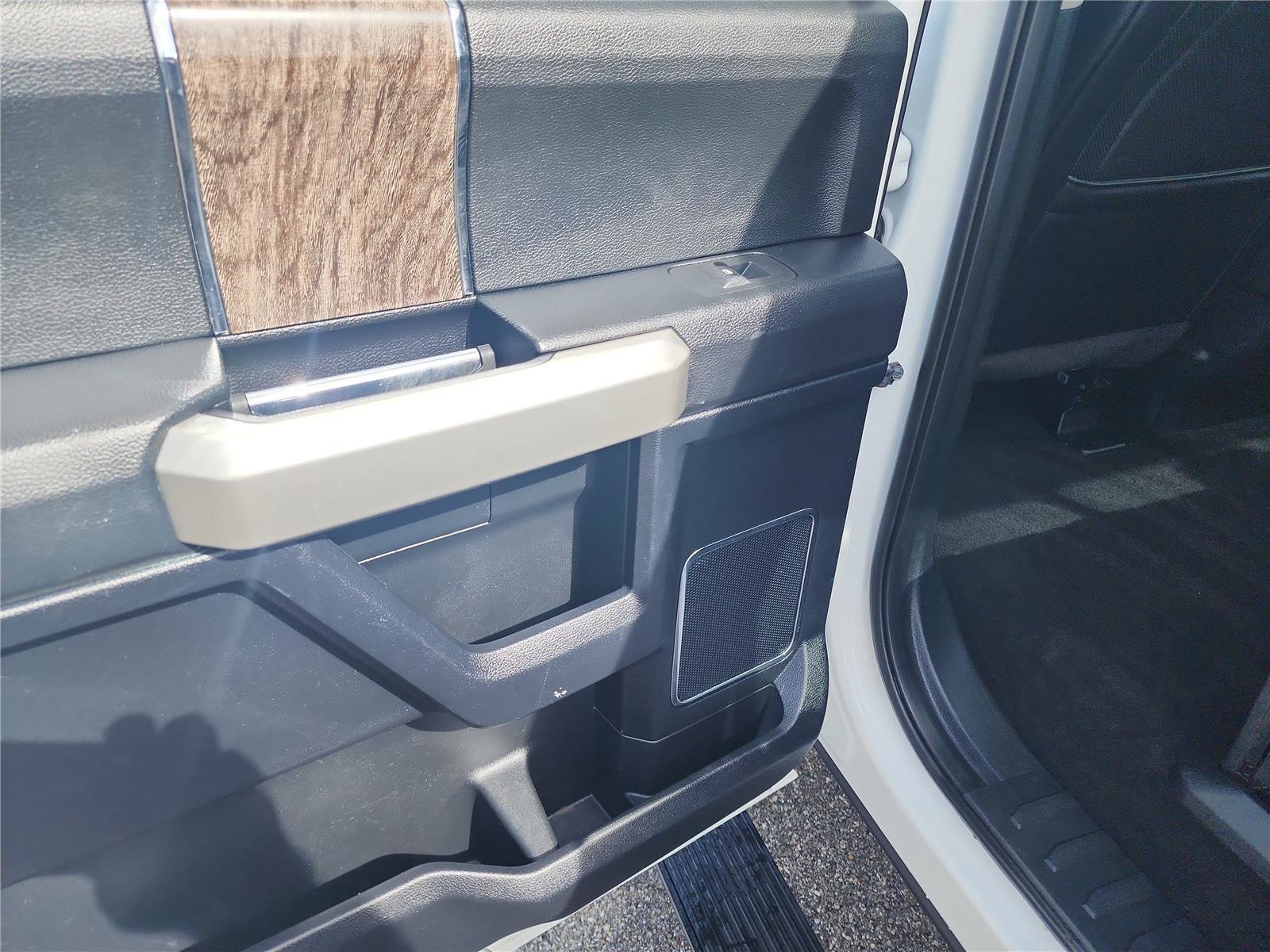 Used 2017 Ford F250 Lariat w/ Lariat Ultimate Package AWD/4WD image 19