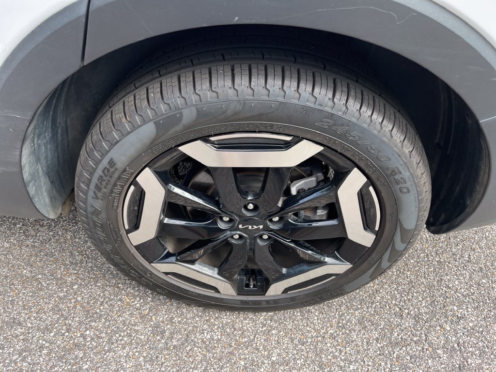 Used 2024 Kia Telluride EX w/ EX Captain's Chair Package FWD image 30