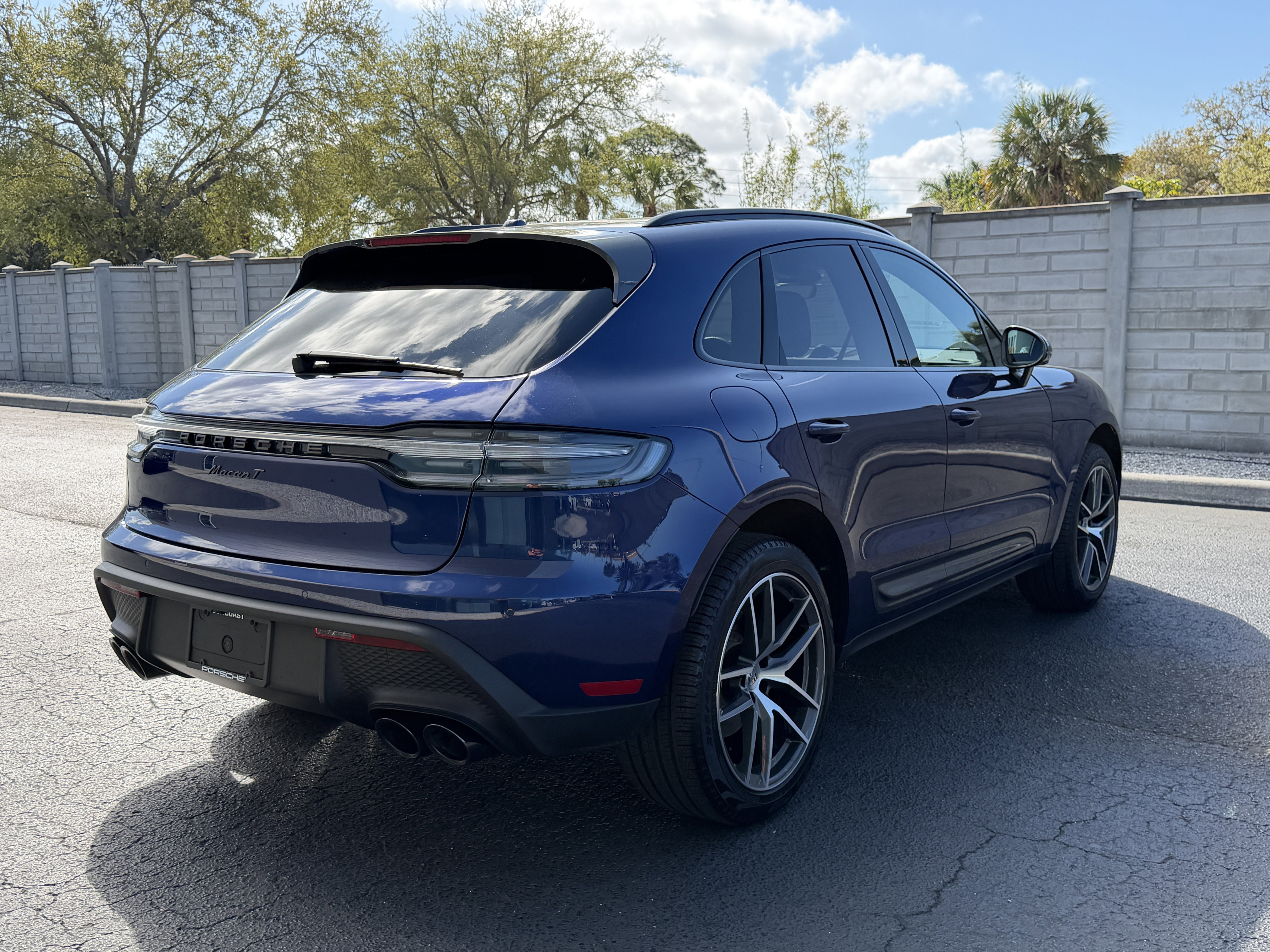 Certified 2025 Porsche Macan Turbo image 6