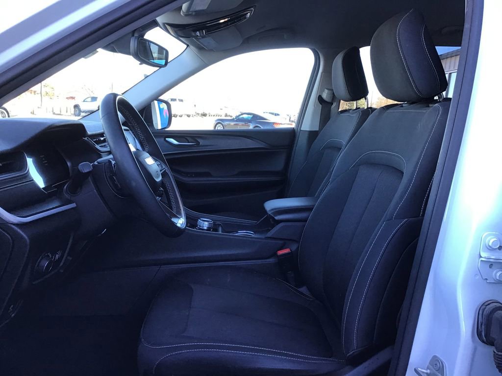 Used 2023 Jeep Grand Cherokee L Laredo image 19