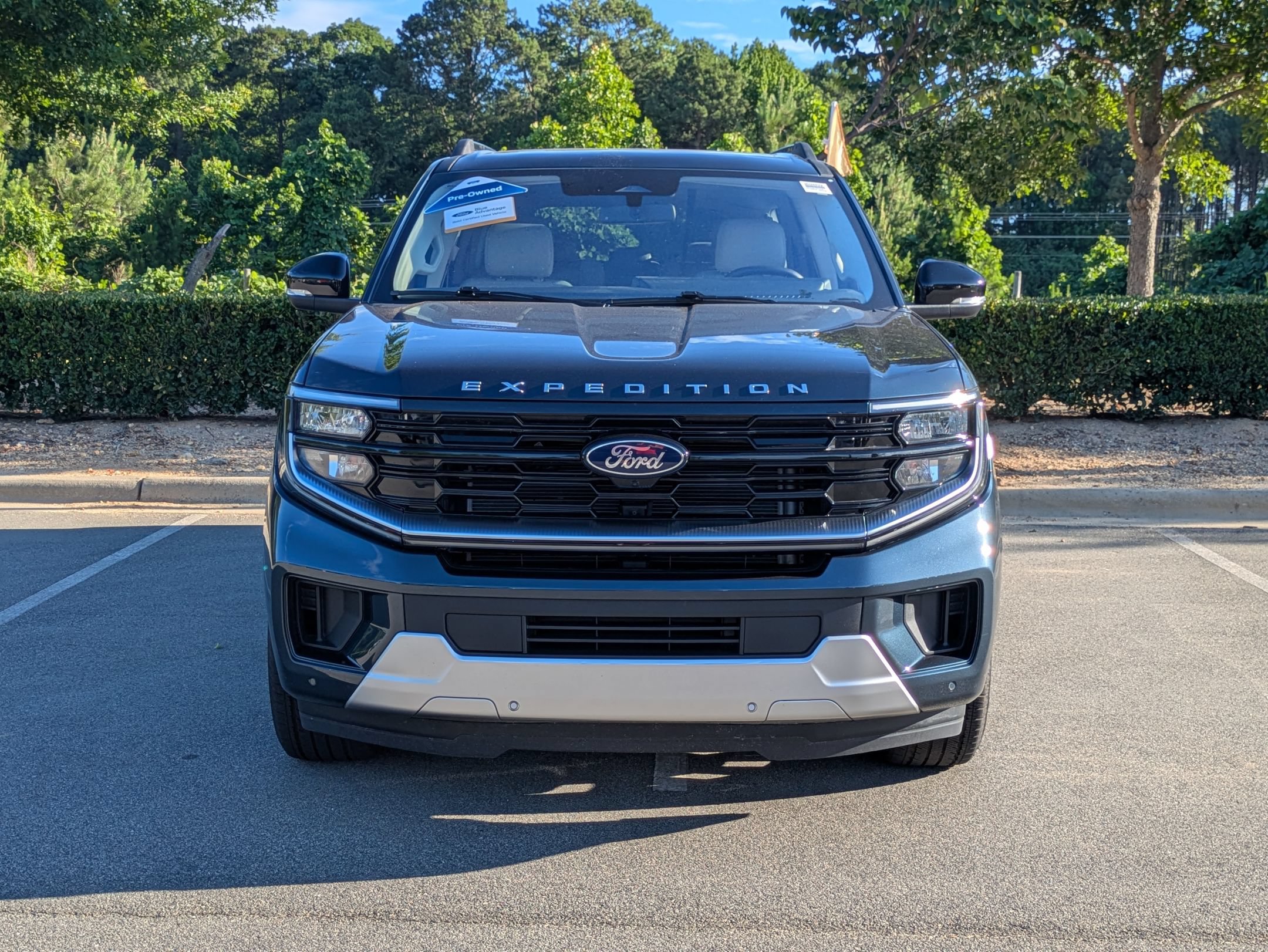 Certified 2025 Ford Expedition Max Platinum w/ Platinum Ultimate Package AWD/4WD image 9