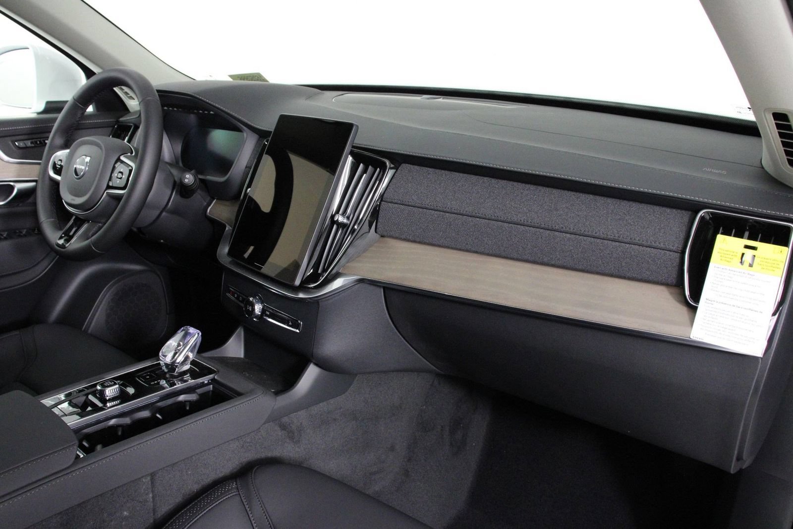 New 2025 Volvo XC90 B6 Plus AWD/4WD image 9