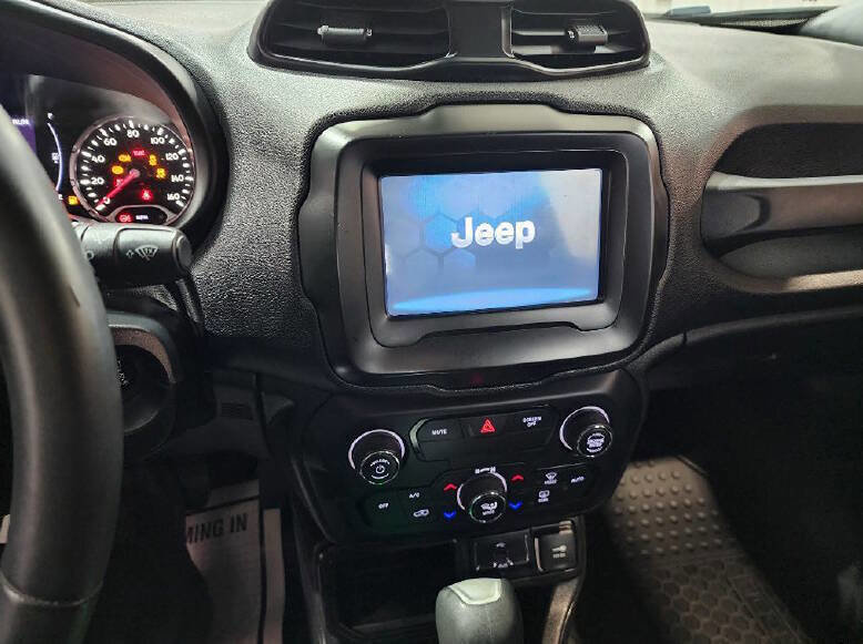 Used 2018 Jeep Renegade Latitude FWD image 15