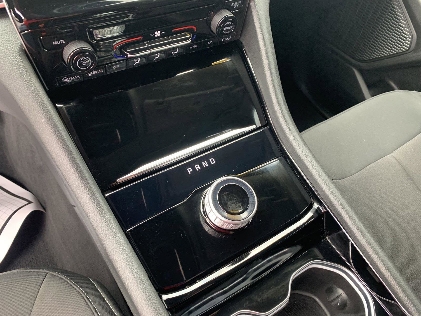 Used 2023 Jeep Grand Cherokee Laredo X image 15