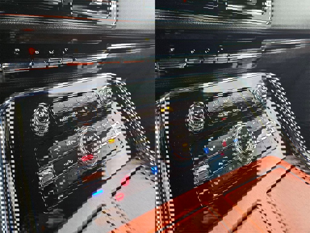 Used 2024 Lincoln Navigator L Premiere image 16