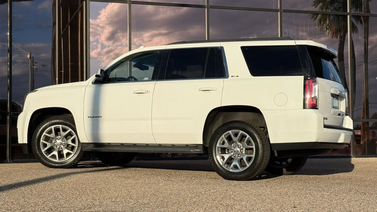 Used 2016 GMC Yukon SLE w/ Convenience Package AWD/4WD image 6