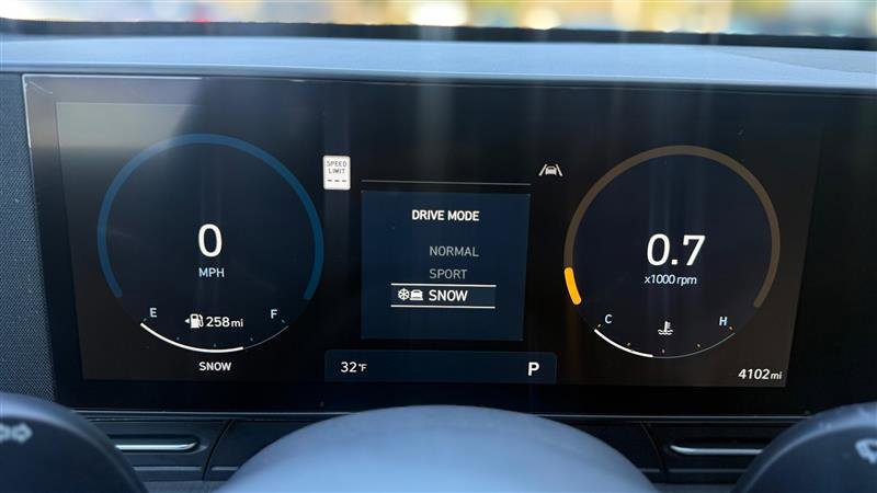 Used 2024 Hyundai Kona Limited AWD/4WD image 50