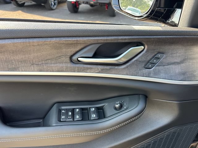 New 2027 Jeep Grand Cherokee Limited w/ Technology Group II AWD/4WD image 14