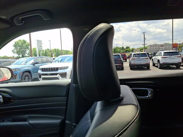 Certified 2023 Jeep Compass Latitude w/ Sun and Sound Group AWD/4WD image 17
