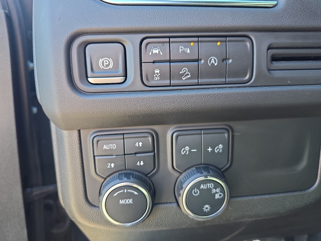 Certified 2024 Chevrolet Suburban Premier AWD/4WD image 16