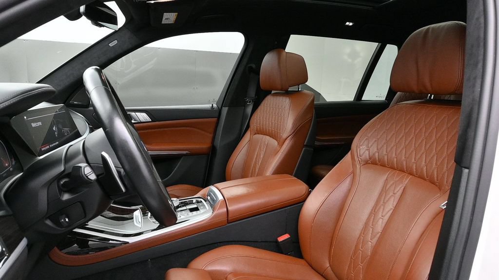 Used 2021 BMW X7 M50i w/ Dynamic Handling Package AWD/4WD image 11