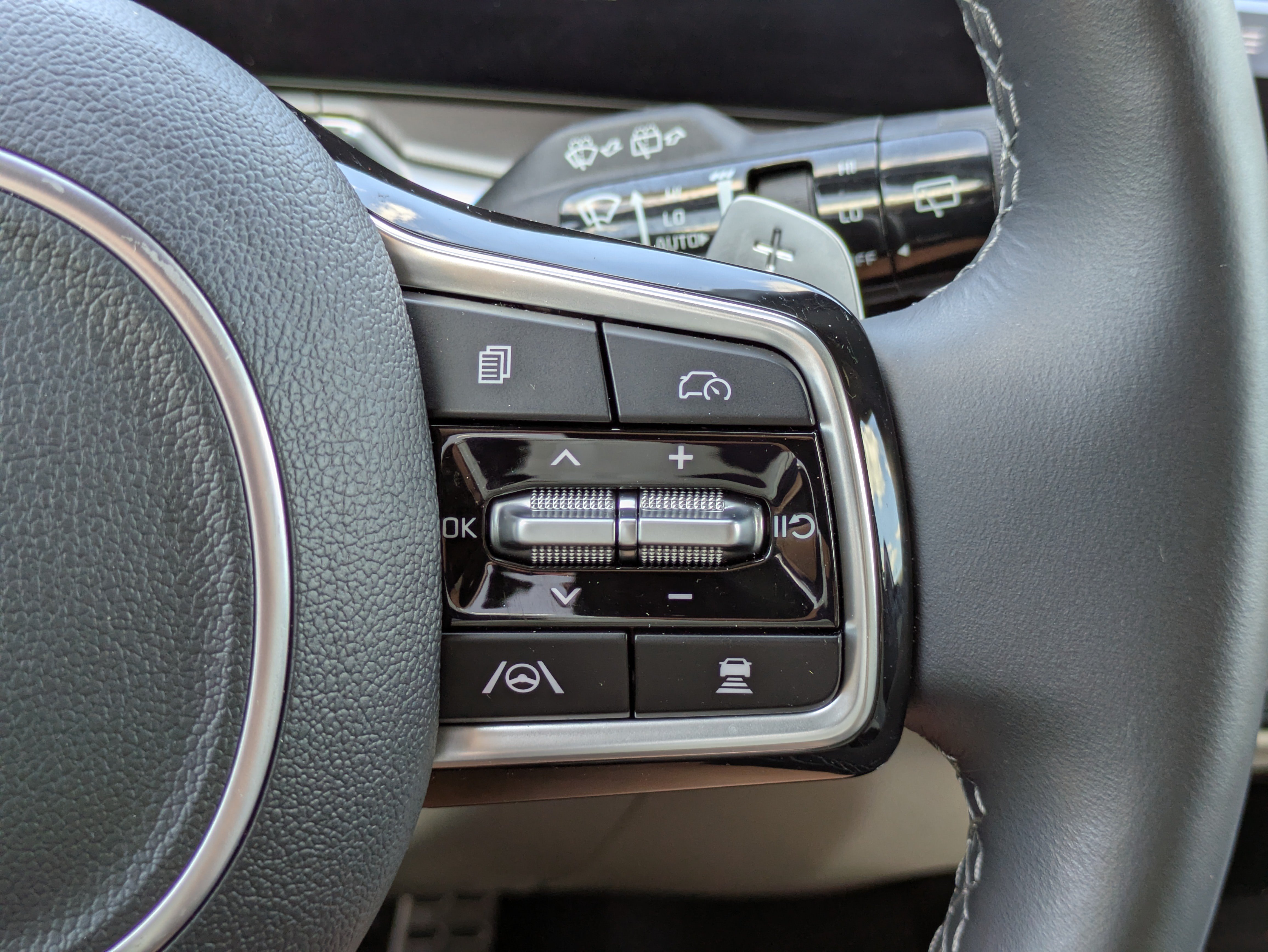 Certified 2025 Kia Sorento SX Prestige AWD/4WD image 26