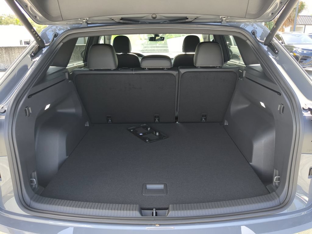 New 2026 Volkswagen Atlas Cross Sport SE FWD image 8