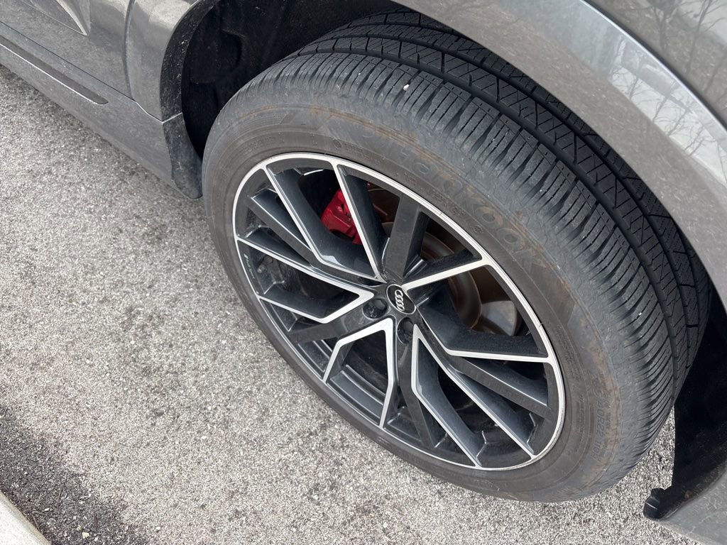 Used 2019 Audi Q8 Prestige image 12