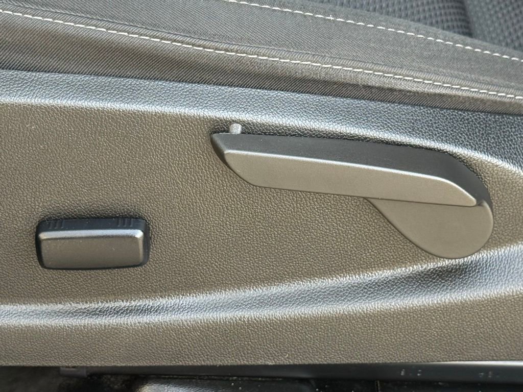 Used 2022 Chevrolet Colorado LT w/ Fleet Safety Package image 19