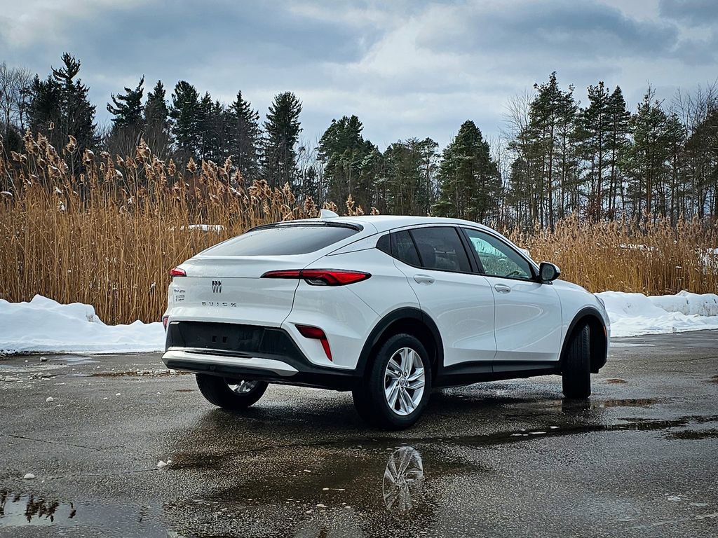 Used 2025 Buick Envista Preferred image 4