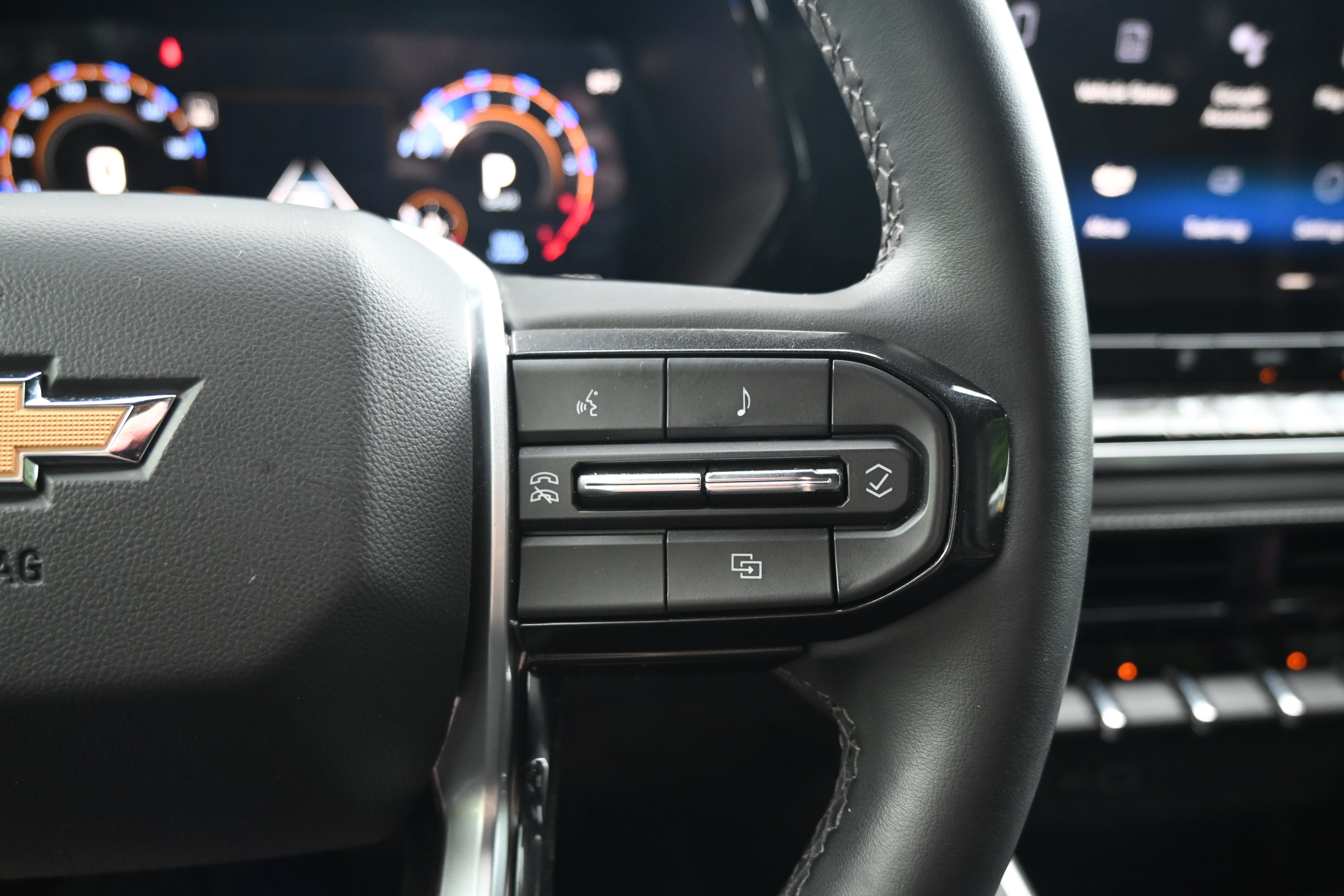 Used 2024 Chevrolet Colorado LT AWD/4WD image 16