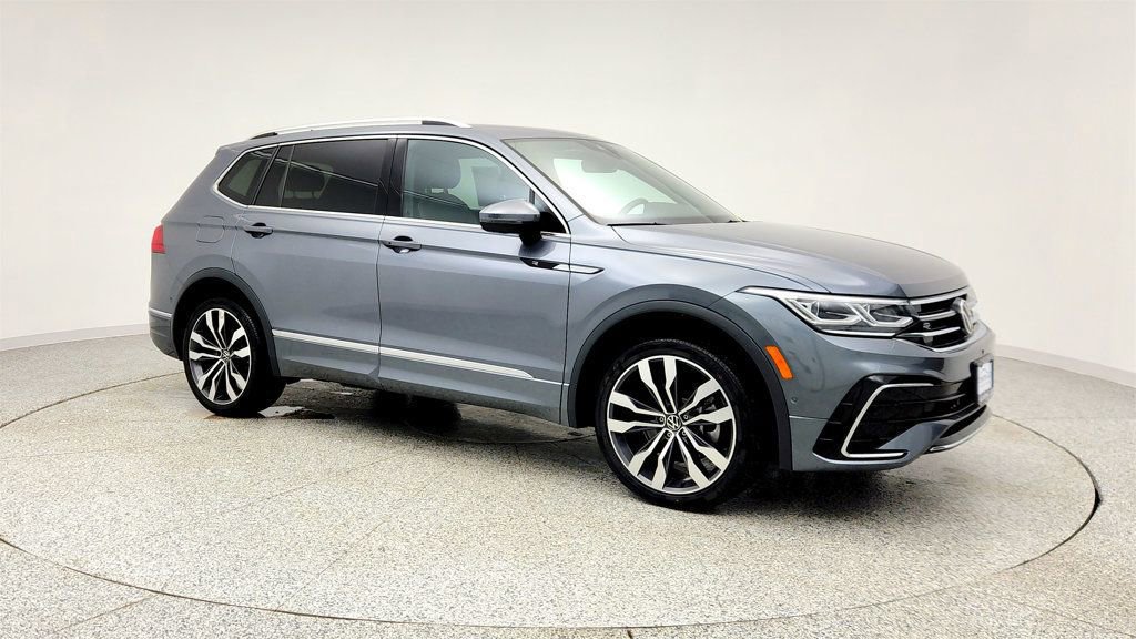 Used 2023 Volkswagen Tiguan SEL R-Line image 3