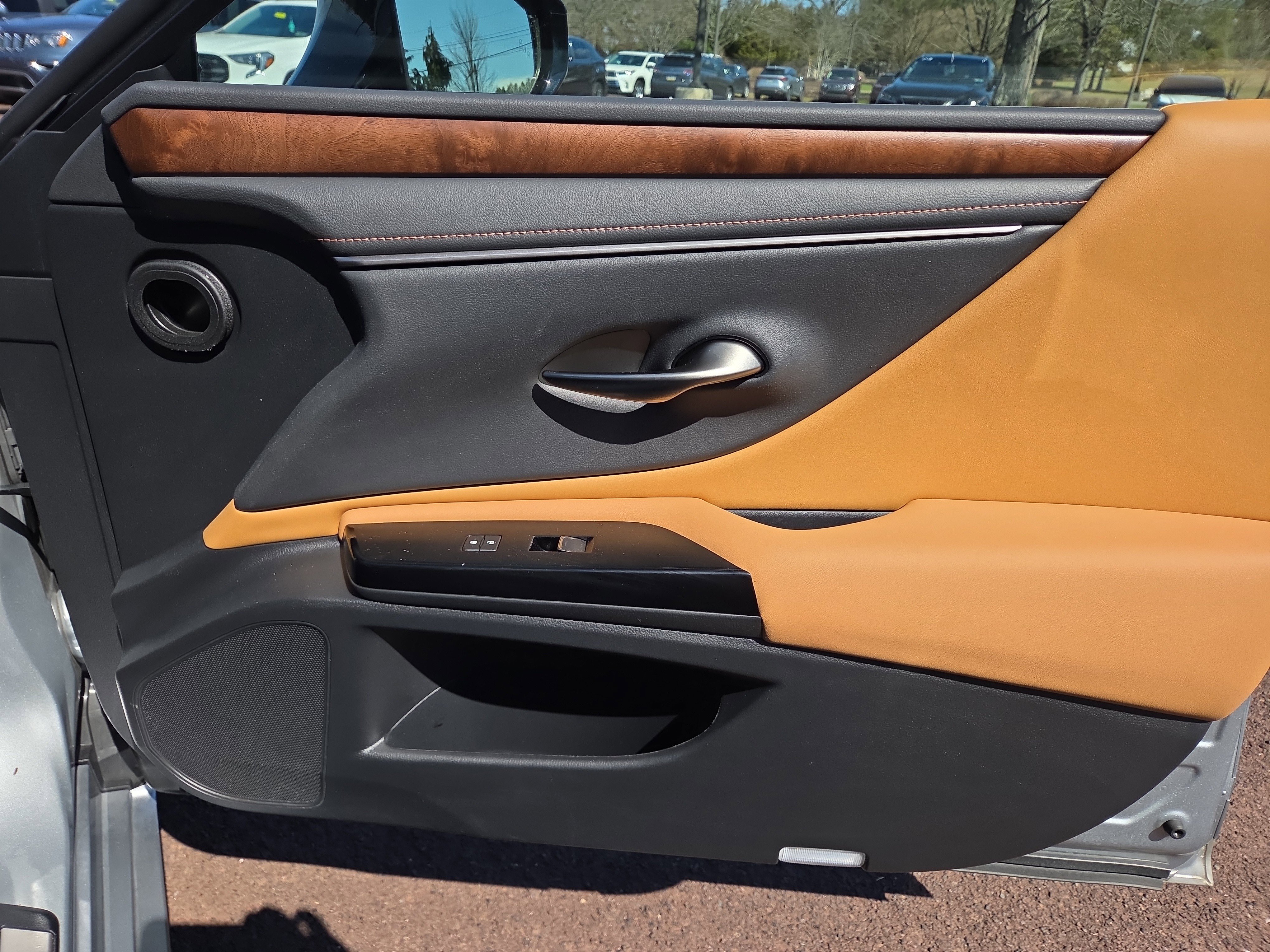 Used 2024 Lexus ES 350 w/ Premium Package image 17