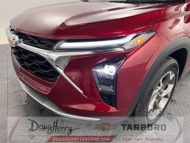 Used 2025 Chevrolet Trax LT FWD image 11
