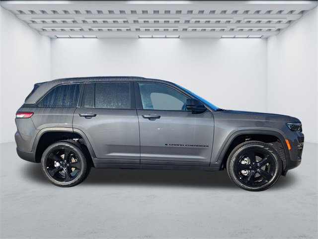 New 2025 Jeep Grand Cherokee Limited w/ Black Appearance Package image 3