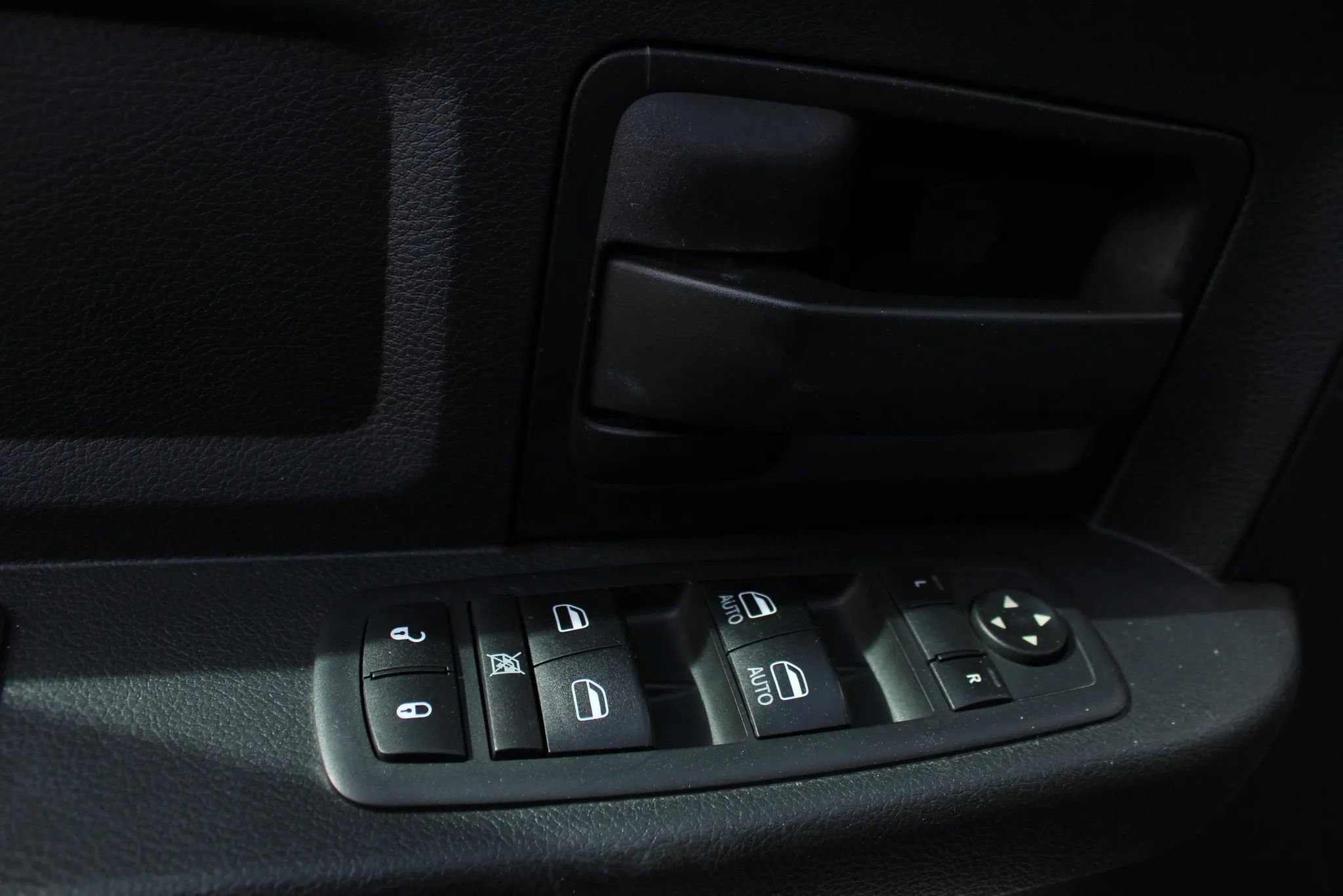 Used 2017 RAM 1500 SLT w/ Protection Group AWD/4WD image 15