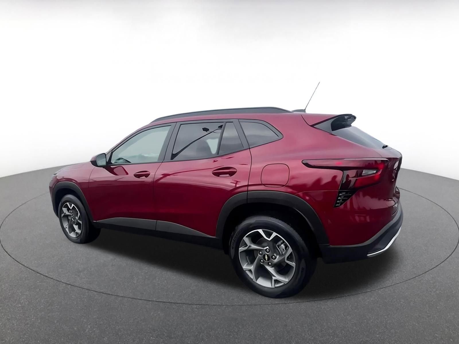 Used 2025 Chevrolet Trax LT image 10